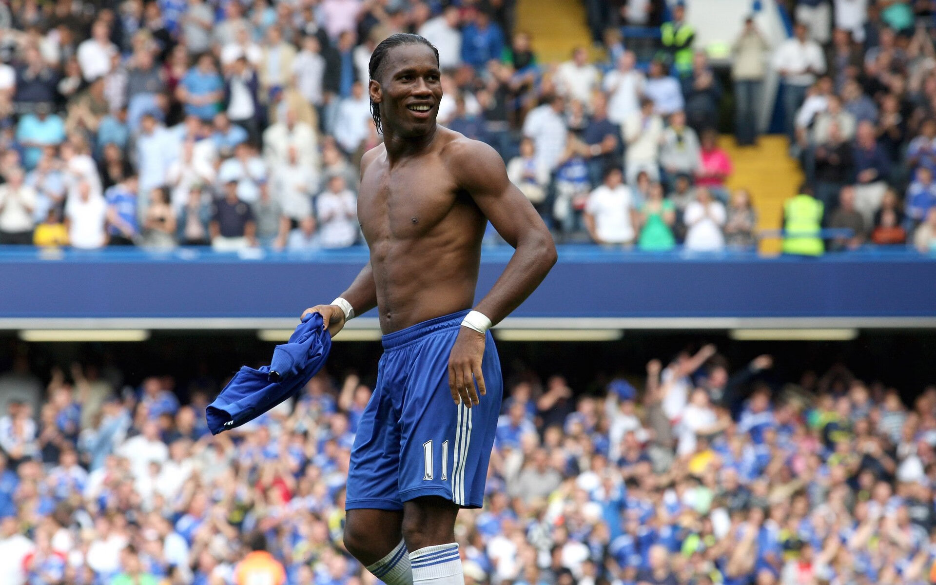 拉恩：他是全黑队进攻中的闪电，每一次带球都让对方防线紧张，拉恩vs科尔雷恩