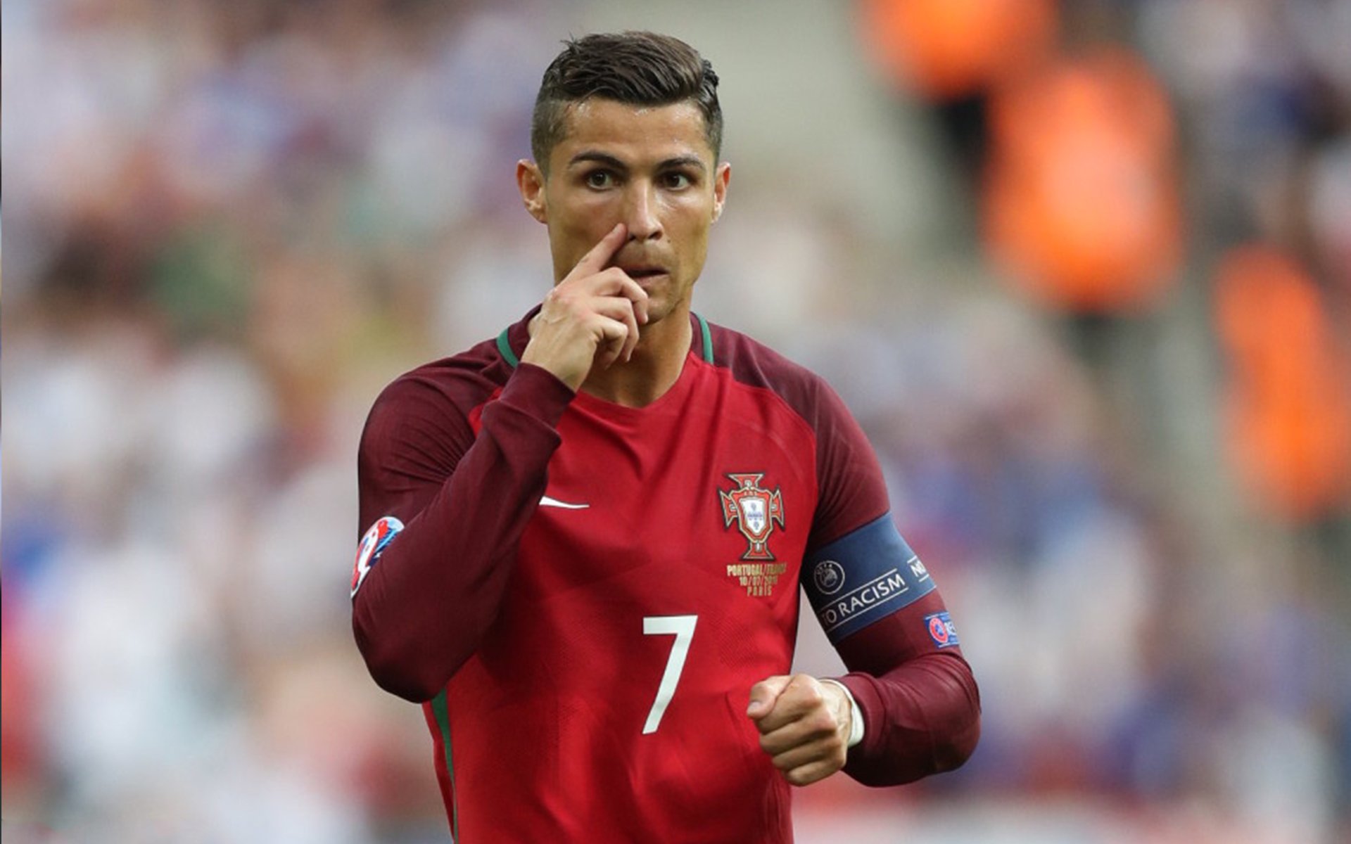 九游登录中心-瑞士男足在巴黎奥运会上获得银牌，创历史，瑞士男足队员