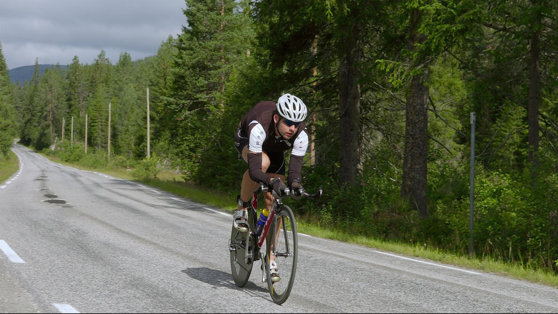 足球纪录片《绿茵中国》登陆各大平台，绿茵足球论坛